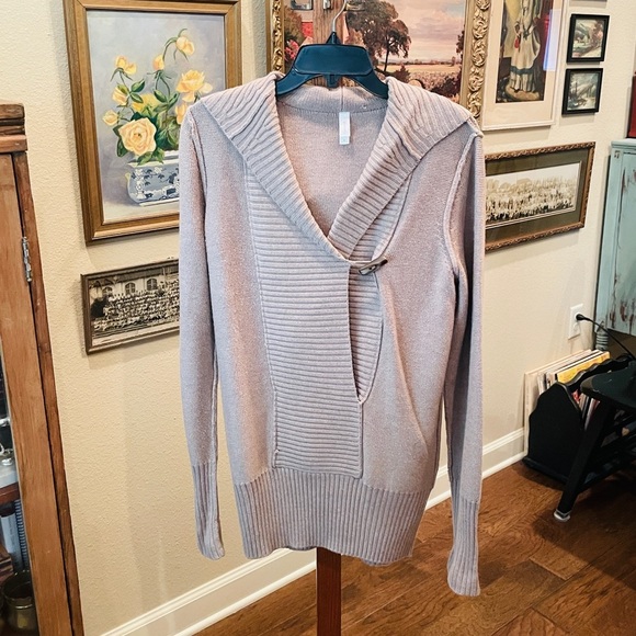 GAP Body women’s long hooded v-neck sweater toggle button SZ M tan beige - Picture 2 of 10